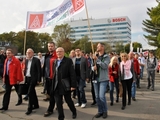 Die Betriebsversammlung wurde auf die Straße verlegt.